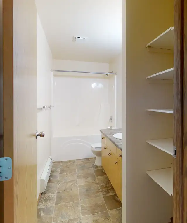 #1534 - 2 Bed/ 1 Bath condo in Royal Oaks Manor Avail. July 1st - Photo 8