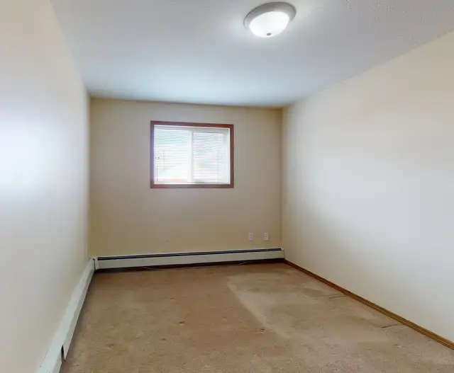 #1534 - 2 Bed/ 1 Bath condo in Royal Oaks Manor Avail. July 1st - Photo 10