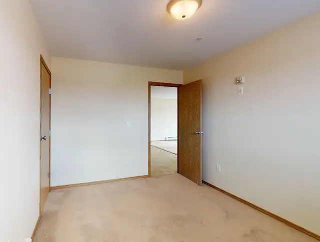 #1534 - 2 Bed/ 1 Bath condo in Royal Oaks Manor Avail. July 1st - Photo 11