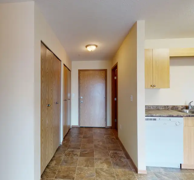 #1534 - 2 Bed/ 1 Bath condo in Royal Oaks Manor Avail. July 1st - Photo 12