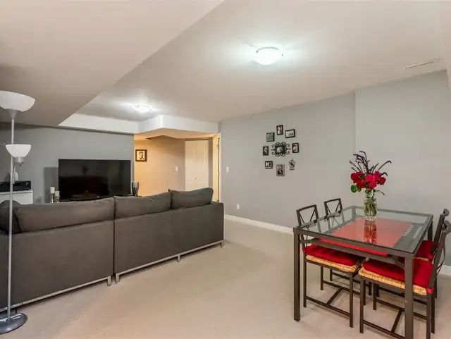 Spacious 1 Bed / 1 Bath Basement Suite - Photo 3