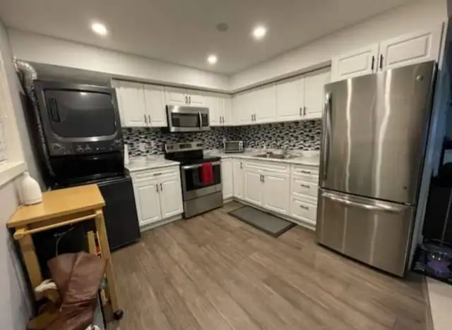 Spacious 1 Bed / 1 Bath Basement Suite - Photo 4