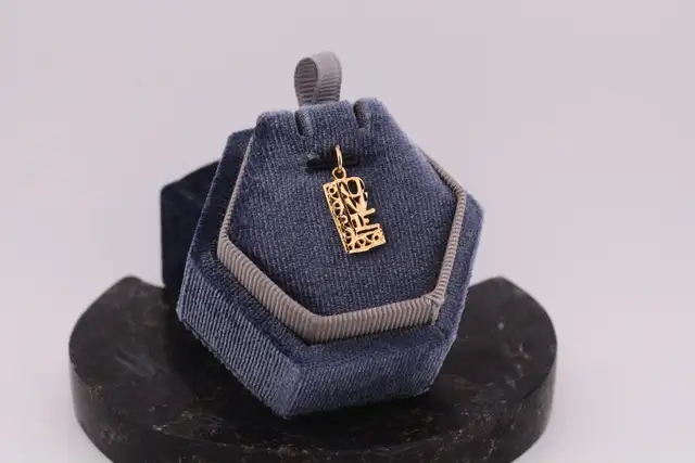 10K LOVE PENDANT