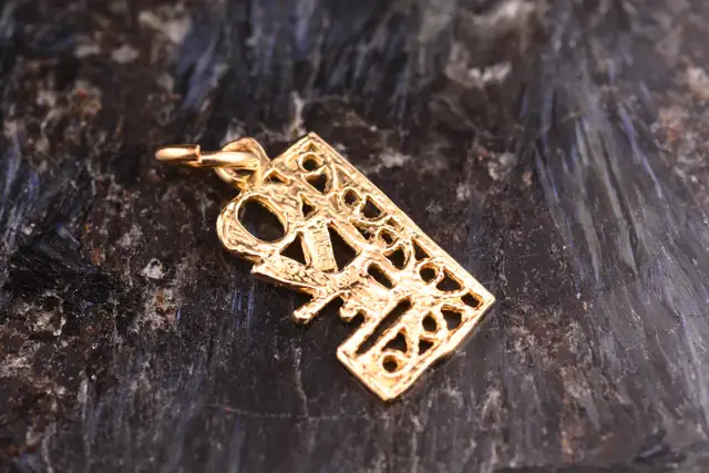 10K LOVE PENDANT - Photo 5