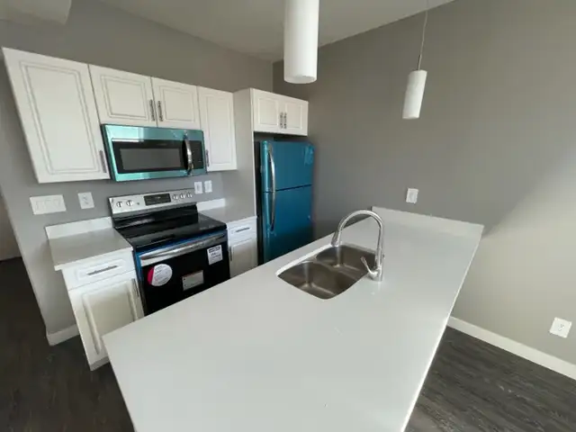 Bright  2 Bedroom, 1 Bath Lower Level in Aspen Ridge