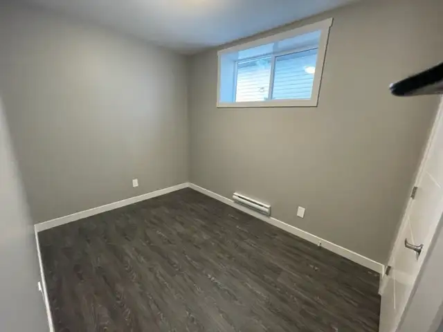 Bright  2 Bedroom, 1 Bath Lower Level in Aspen Ridge - Photo 4