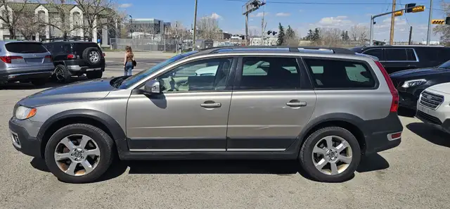 This Sport Utility Vehicle (SUV)/Multi-Purpose Vehicle (MPV) pow - Photo 3