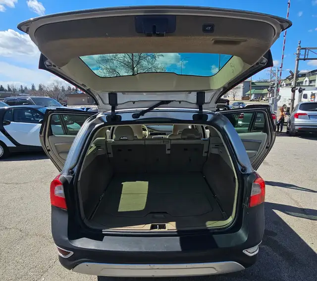 This Sport Utility Vehicle (SUV)/Multi-Purpose Vehicle (MPV) pow - Photo 6