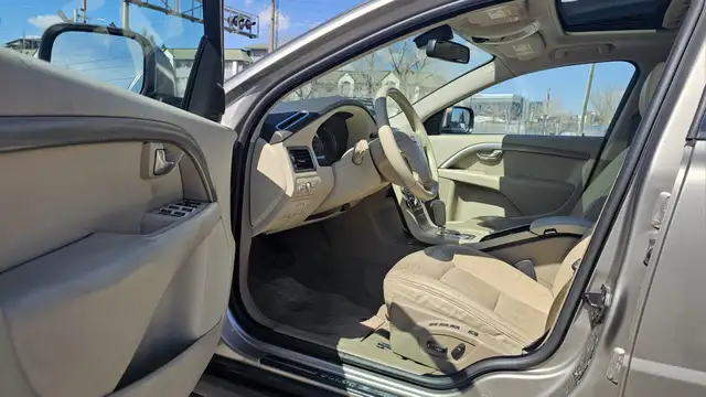 This Sport Utility Vehicle (SUV)/Multi-Purpose Vehicle (MPV) pow - Photo 12