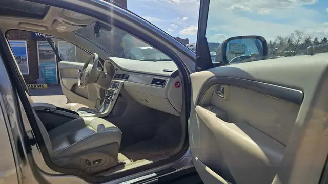 This Sport Utility Vehicle (SUV)/Multi-Purpose Vehicle (MPV) pow - Photo 15