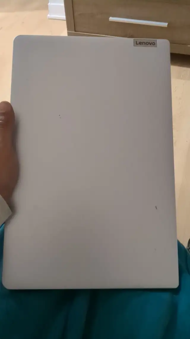 Lenovo ideapad i1 7 - Photo 4