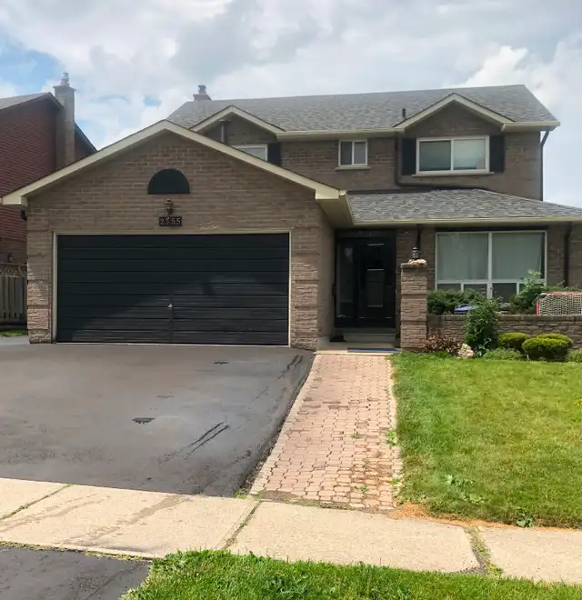 ROOM for rent in BURLINGTON HOME, Guelph Line Dundas street $765