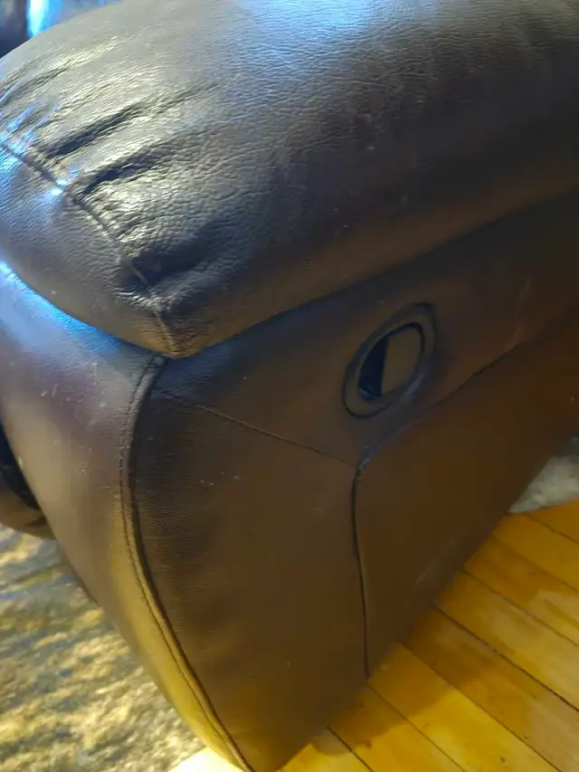 ! FREE, WELL-MADE, LEATHER RECLINING COUCH ! - Photo 4