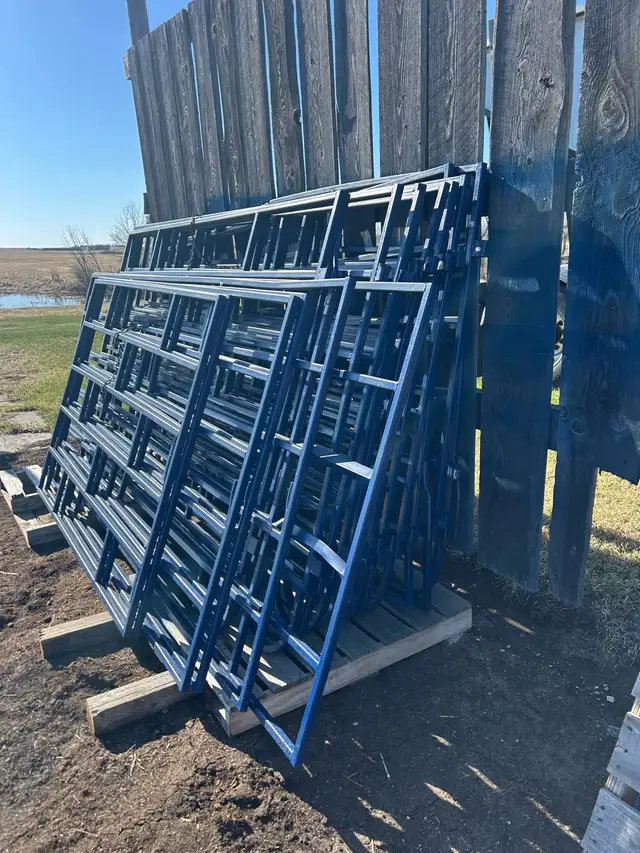 Bale Feeders and Panels - Photo 3