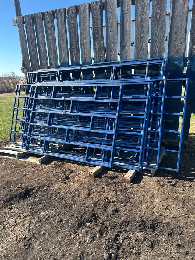 Bale Feeders and Panels - Photo 4