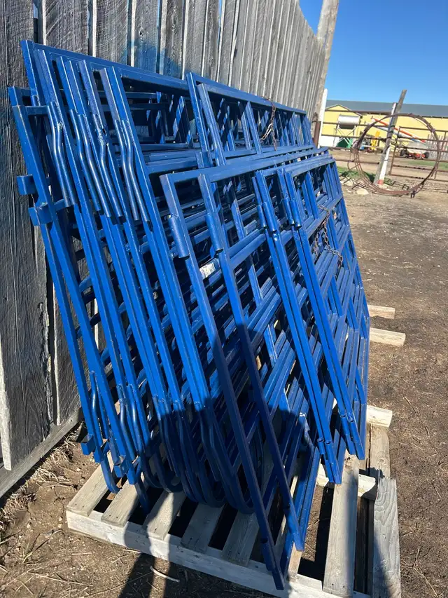 Bale Feeders and Panels - Photo 5