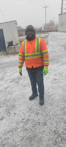 Général labourer. Bilingual speak both french and English