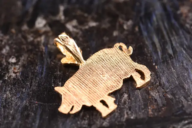 10K PIG PENDANT - Photo 2