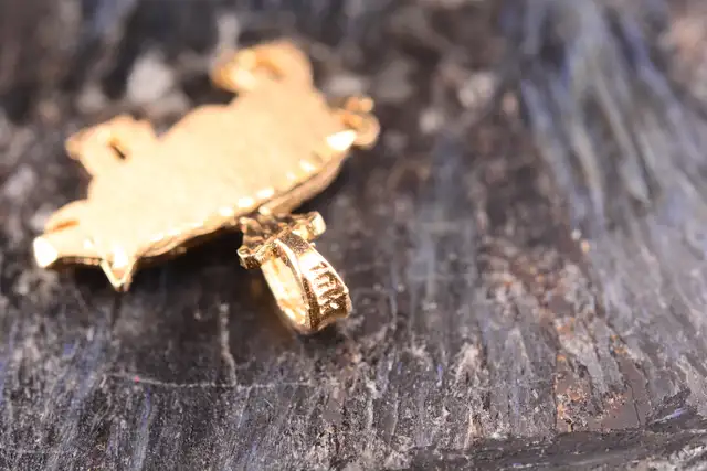 10K PIG PENDANT - Photo 3