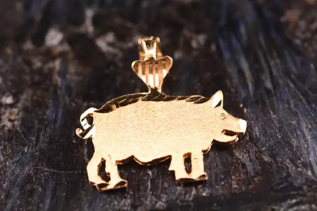 10K PIG PENDANT - Photo 4