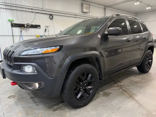 2016 JEEP CHEROKEE TRAILHAWK LOADED ACCIDENT FREE SAFETIED - Photo 2