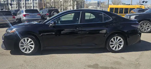 2022 Toyota Camry SE - Photo 3
