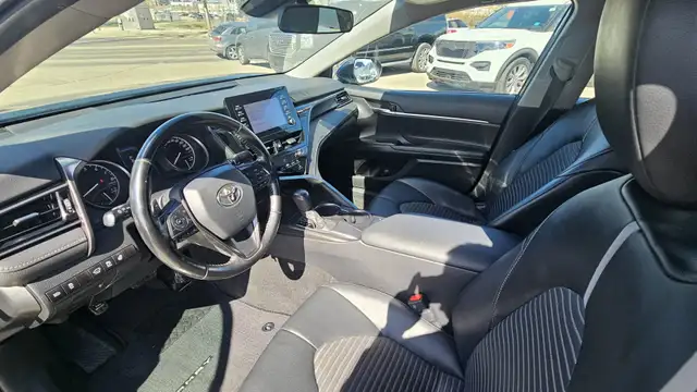 2022 Toyota Camry SE - Photo 13