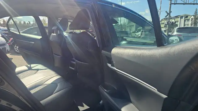 2022 Toyota Camry SE - Photo 18