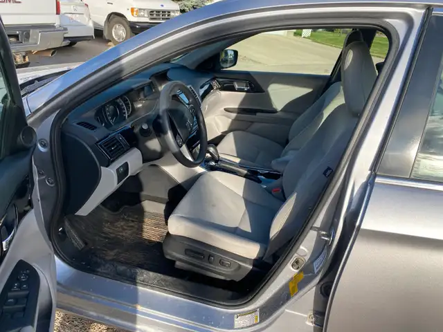 2016 Honda Accord LX - Photo 9