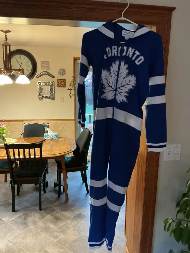 TORONTO MAPLE LEAFS Size LARGE ONE PIECE FULL LENGTH PYJAMAS !