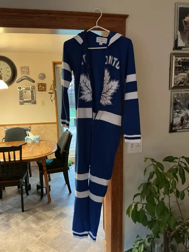 TORONTO MAPLE LEAFS Size LARGE ONE PIECE FULL LENGTH PYJAMAS ! - Photo 3