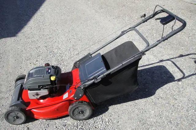 SNAPPER SELF PROPELLED LAWNMOWER