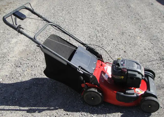 SNAPPER SELF PROPELLED LAWNMOWER - Photo 2