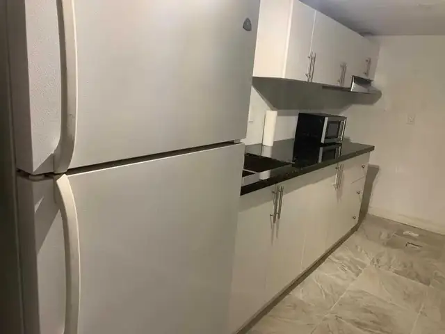 Room for rent - Markham and steels- Males only - Photo 3