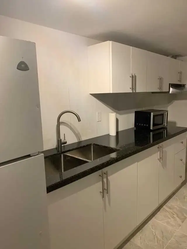 Room for rent - Markham and steels- Males only - Photo 4
