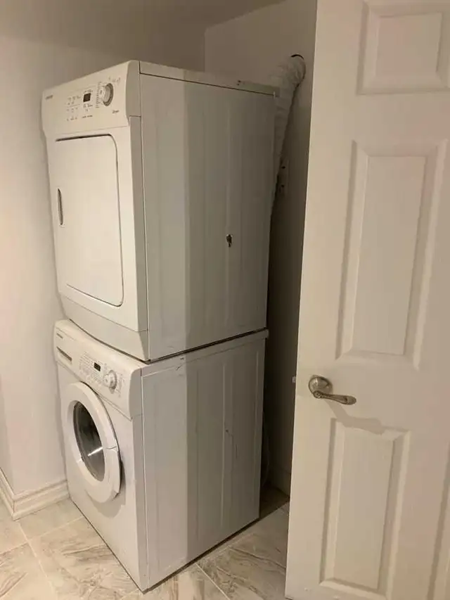 Room for rent - Markham and steels- Males only - Photo 8