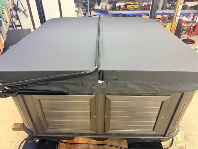 2015 6 Person Arctic Spas Yukon Hot Tub w Bluetooth Stereo - Photo 4