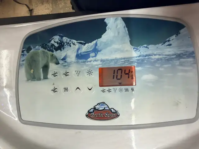 2015 6 Person Arctic Spas Yukon Hot Tub w Bluetooth Stereo - Photo 5