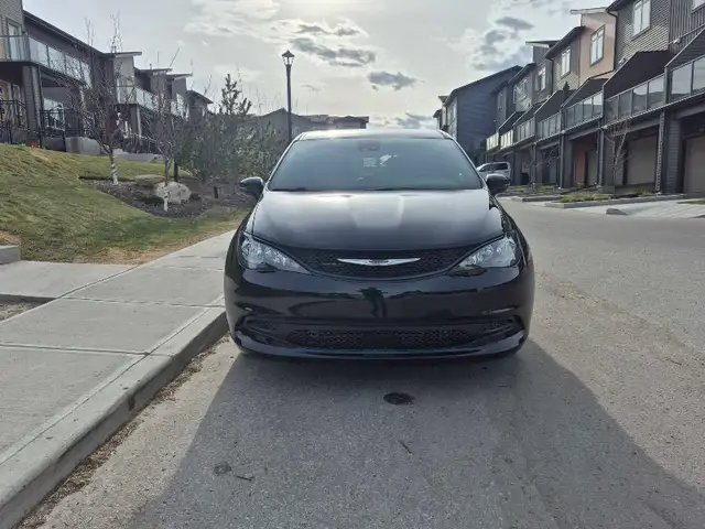 CHRYSLER GRAND CARAVAN SXT 2025 - Photo 3