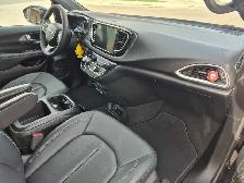 CHRYSLER GRAND CARAVAN SXT 2025 - Photo 8