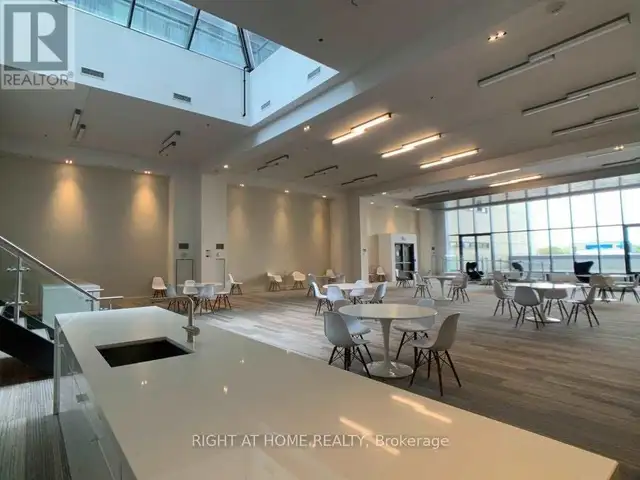Luxurious 2 Bedroom   2 Bathroom Condo/Renovated/Downtown T.O. - Photo 10