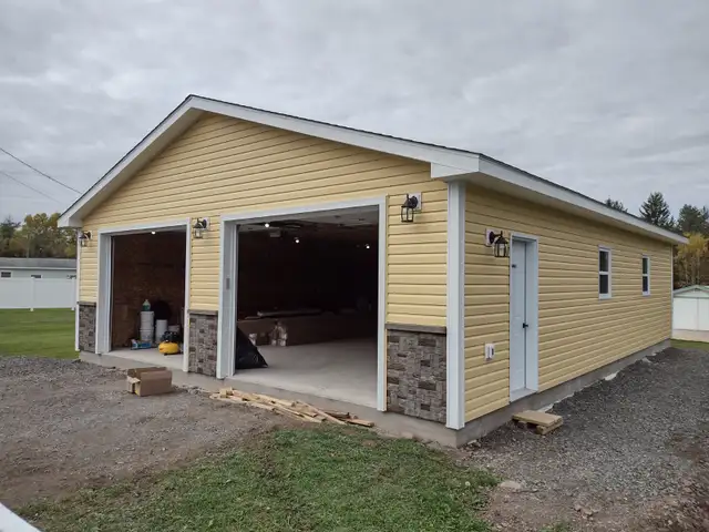 Garage Building - Photo 4