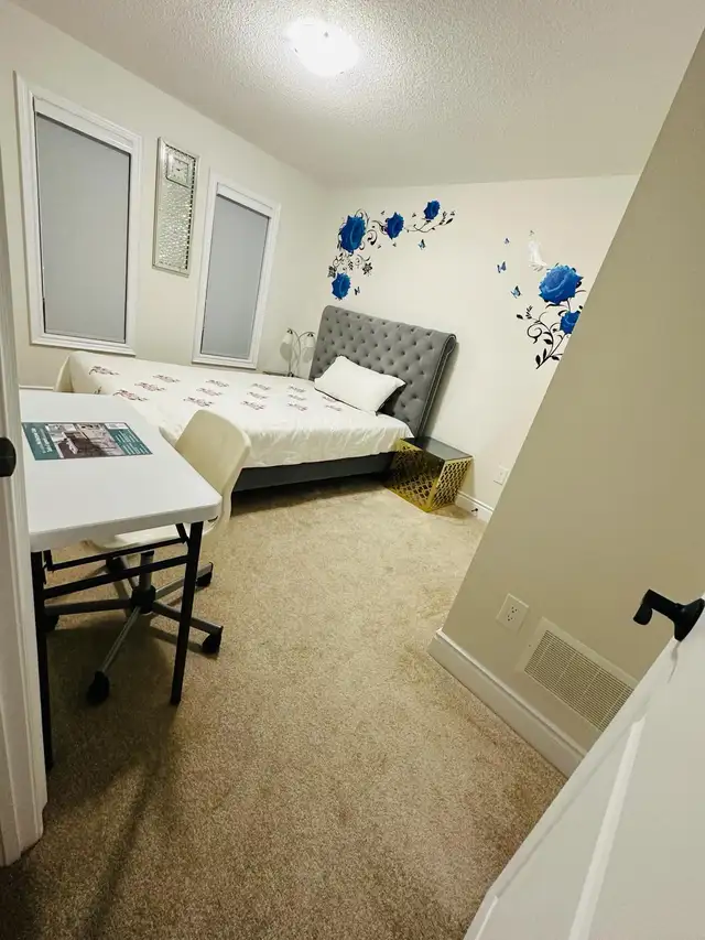 private room for rent in Bradford - Photo 2