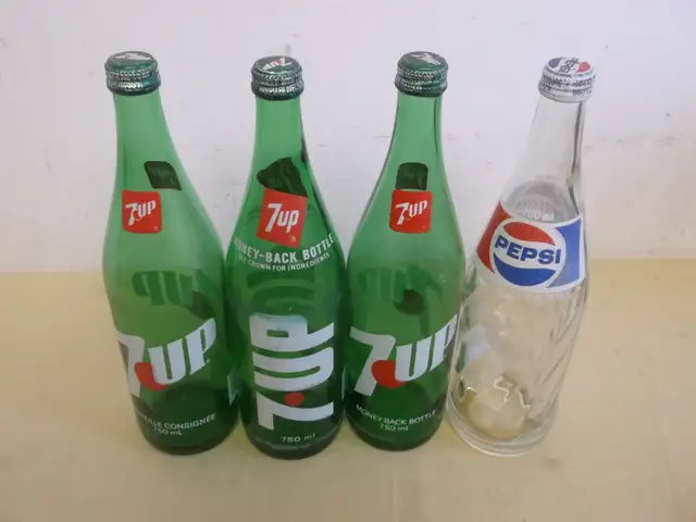 Vintage Pepsi 7-Up Coke 750 ML Glass Pop Bottles Plastic Case - Photo 2