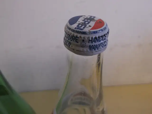 Vintage Pepsi 7-Up Coke 750 ML Glass Pop Bottles Plastic Case - Photo 3