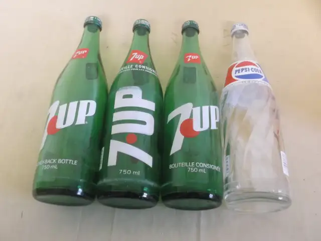 Vintage Pepsi 7-Up Coke 750 ML Glass Pop Bottles Plastic Case - Photo 4