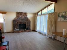 Southgate Mainfloor with 3 bedrooms for rent