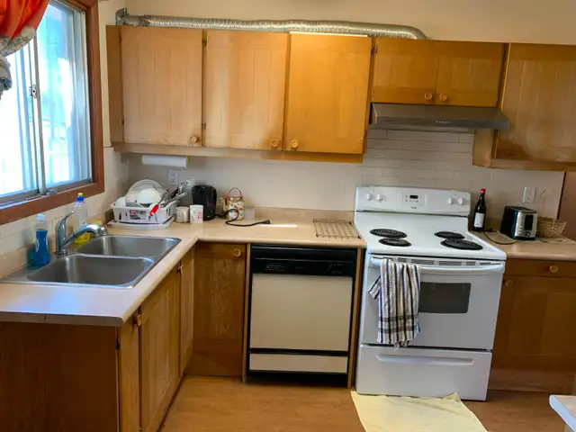 Southgate Mainfloor with 3 bedrooms for rent - Photo 3