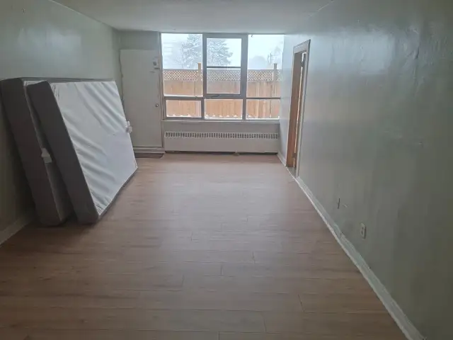 Private Den for Rent - Photo 8