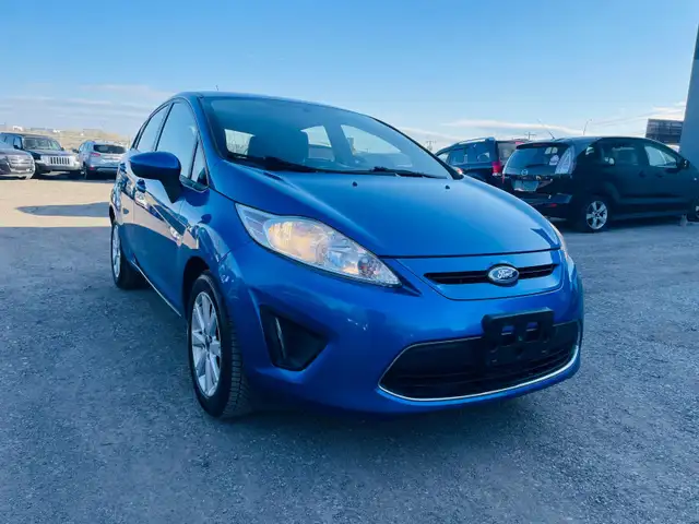 2011 Ford Fiesta Hatchback, Low KM, One Owner, No Accident. - Photo 3